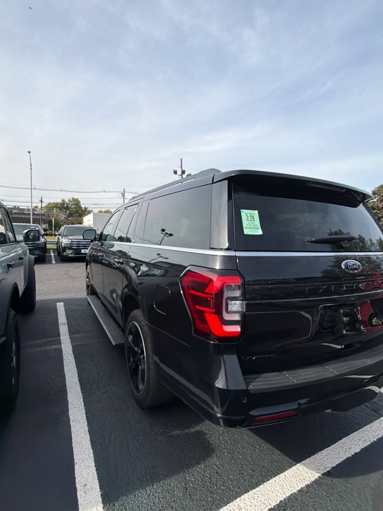 Used 2023 Ford Expedition Max Limited AWD/4WD image 6