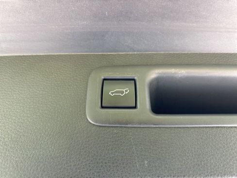 Used 2023 Toyota Highlander L image 49