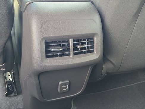 Used 2024 Chevrolet Equinox LT FWD image 30