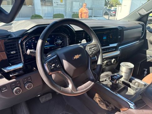 Used 2024 Chevrolet Silverado 1500 High Country w/ Technology Package AWD/4WD image 9