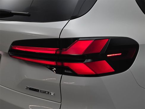 New 2026 BMW X5 xDrive50e w/ M Sport Package image 33