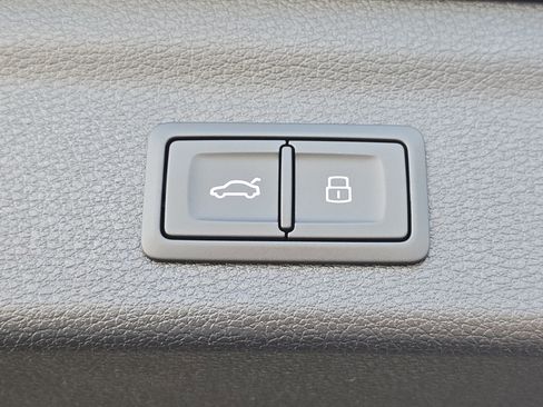 New 2025 Audi Q3 2.0T Premium image 16