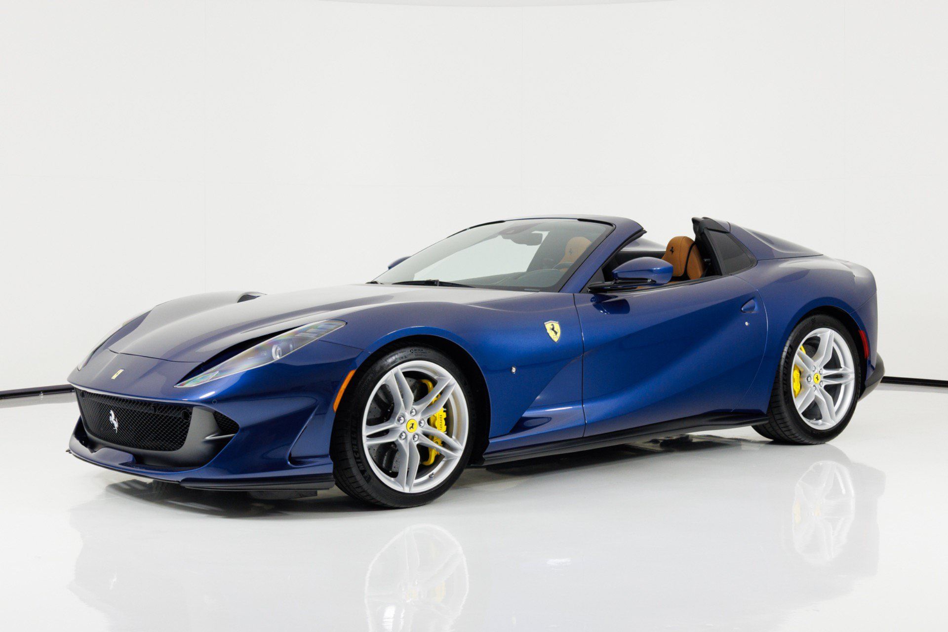 Used 2021 Ferrari 812 GTS RWD image 8