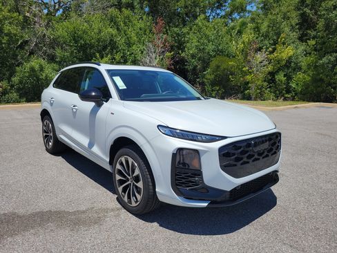 New 2026 Audi Q3 quattro 2.0T AWD/4WD image 1