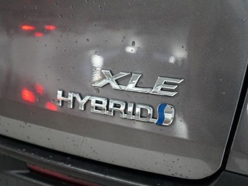 Used 2021 Toyota Sienna XLE image 11