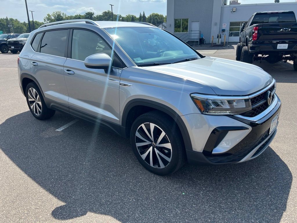 Used 2022 Volkswagen Taos SE AWD/4WD image 4