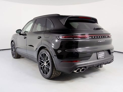 New 2026 Porsche Cayenne S image 3