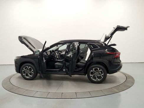 New 2025 Chevrolet Trax LT w/ Driver Confidence Package FWD image 13