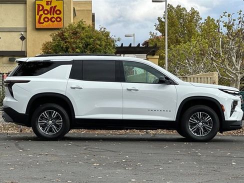 New 2026 Chevrolet Traverse LT image 4