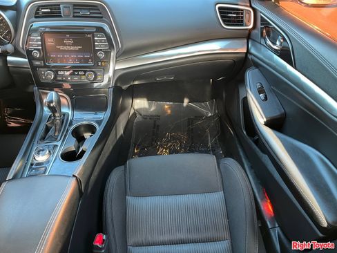 Used 2019 Nissan Maxima 3.5 S w/ Floor Mat Group FWD image 18
