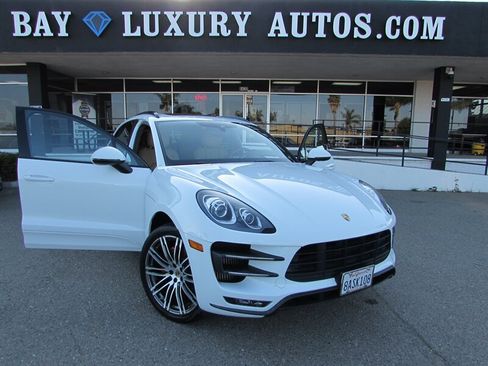 Used 2016 Porsche Macan Turbo AWD/4WD image 39