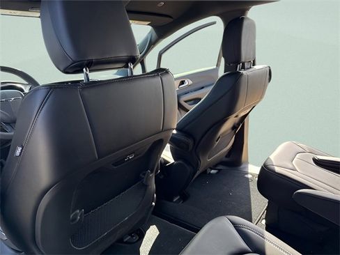 New 2026 Chrysler Pacifica Select w/ S Appearance Package image 24