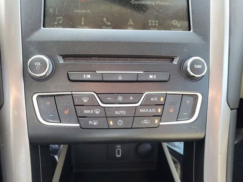 Certified 2018 Ford Fusion SE w/ Fusion SE Technology Package image 27