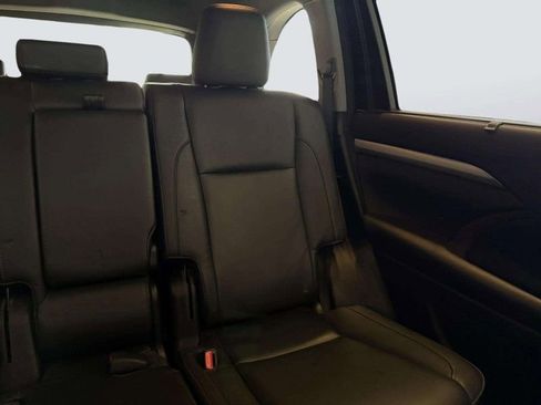 Used 2016 Toyota Highlander XLE image 28
