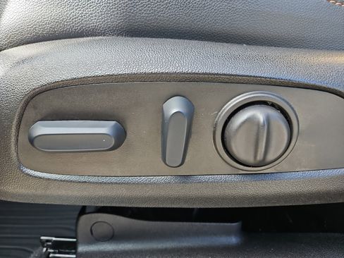 Used 2023 Chevrolet Equinox Premier image 20