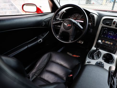 Used 2005 Chevrolet Corvette Coupe w/ Preferred Equipment Group image 17