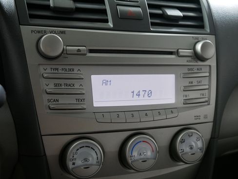 Used 2011 Toyota Camry LE image 22