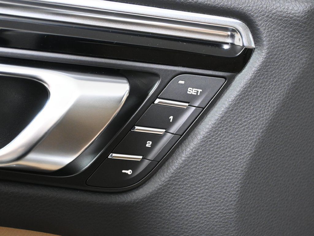 Used 2026 Porsche Macan AWD/4WD image 33