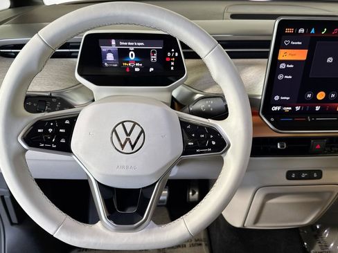Used 2025 Volkswagen ID. Buzz 1st Edition image 11