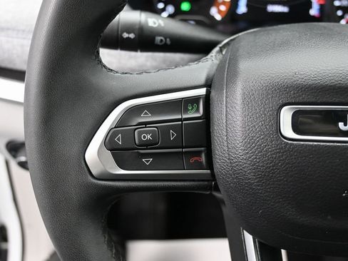 Used 2023 Jeep Compass Latitude image 18