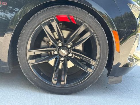 Used 2017 Chevrolet Camaro LT RWD image 9