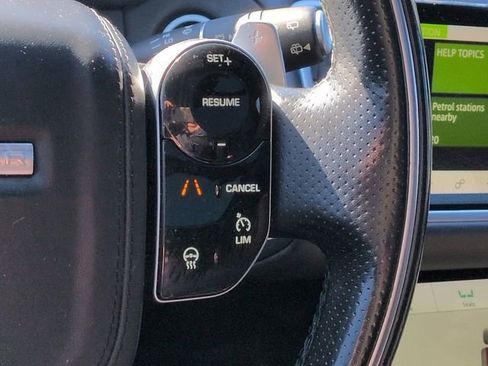 Used 2018 Land Rover Range Rover Velar R-Dynamic SE image 28