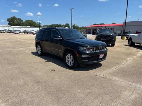 Used 2023 Jeep Grand Cherokee Limited image 7