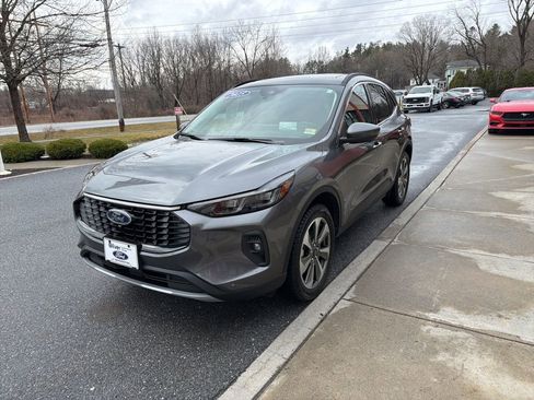 Used 2025 Ford Escape Platinum w/ Premium Technology Package image 3