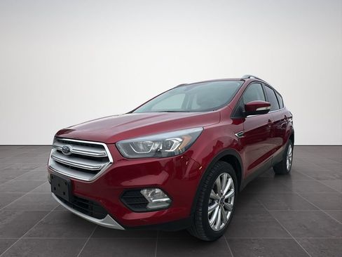 Used 2017 Ford Escape Titanium image 2