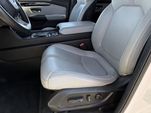Used 2023 Honda Pilot Touring image 11