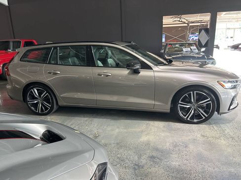 Used 2020 Volvo V60 T6 R-Design w/ Protection Package Premier FWD image 9