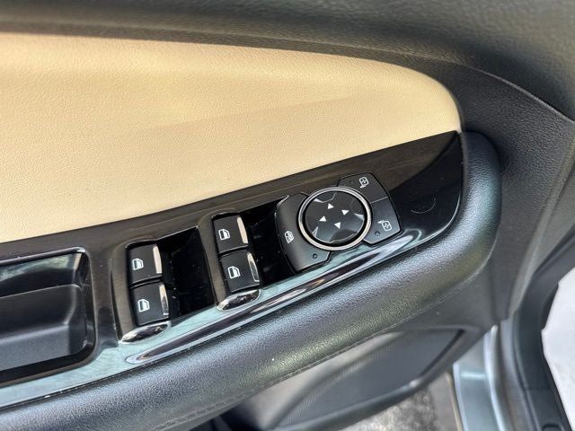 Used 2020 Ford Edge SEL w/ Cold Weather Package AWD/4WD image 9