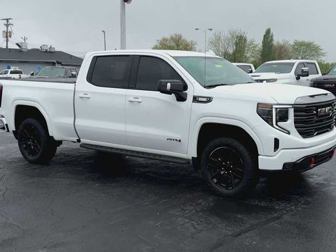 Used 2024 GMC Sierra 1500 AT4 w/ Technology Package AWD/4WD image 2