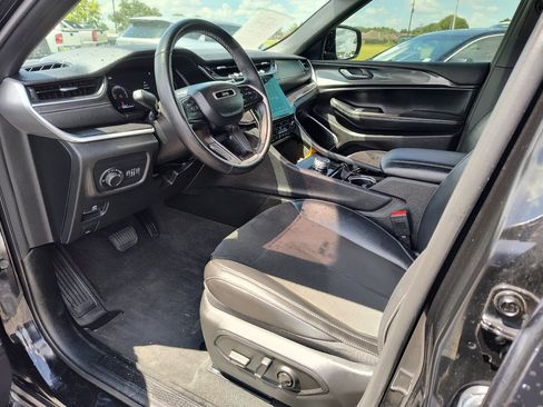 Used 2021 Jeep Grand Cherokee L Laredo image 2