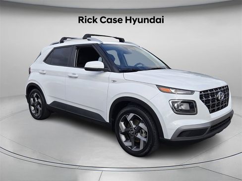 Certified 2022 Hyundai Venue SEL image 9