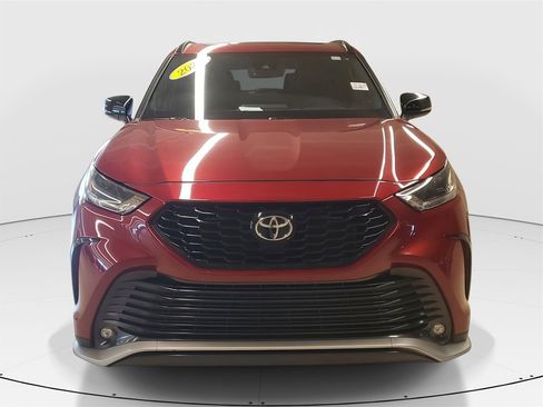 Used 2022 Toyota Highlander XSE image 2