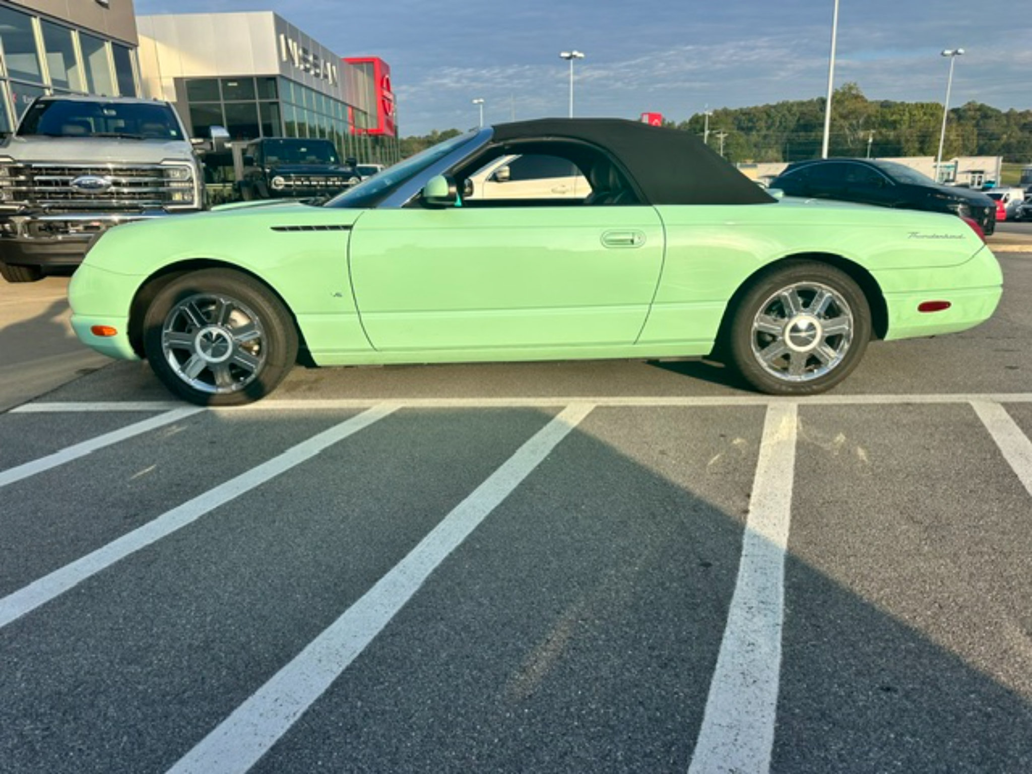 Used 2004 Ford Thunderbird RWD image 3