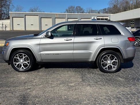 Used 2018 Jeep Grand Cherokee Limited image 23