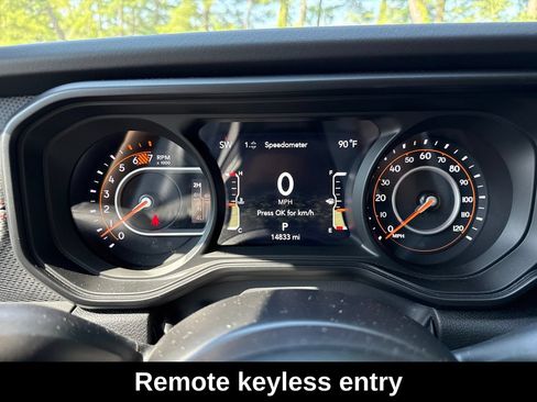 Used 2025 Jeep Wrangler Unlimited Rubicon AWD/4WD image 17
