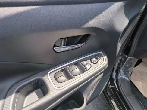 New 2025 Nissan Versa SR w/ Trunk Package image 11