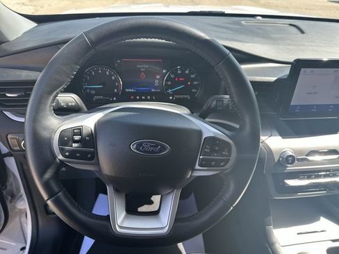 Used 2023 Ford Explorer XLT AWD/4WD image 15