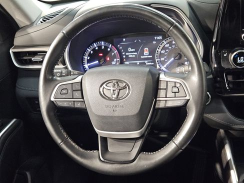 Used 2023 Toyota Highlander XLE AWD/4WD image 27