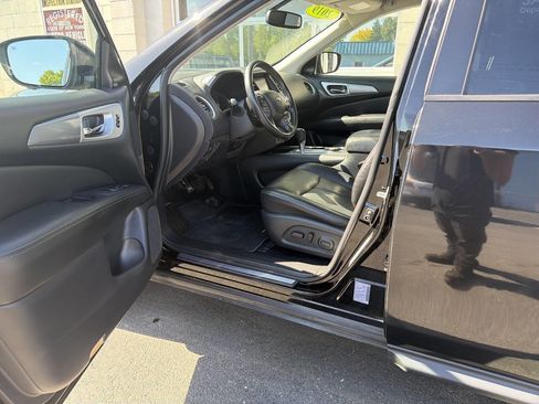 Used 2019 Nissan Pathfinder SL AWD/4WD image 11