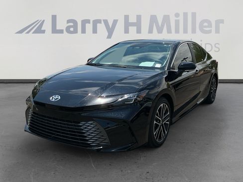 Used 2026 Toyota Camry XLE w/ Premium Plus Package FWD image 1