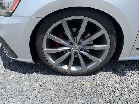Used 2018 Volkswagen Passat 3.6 FWD image 13