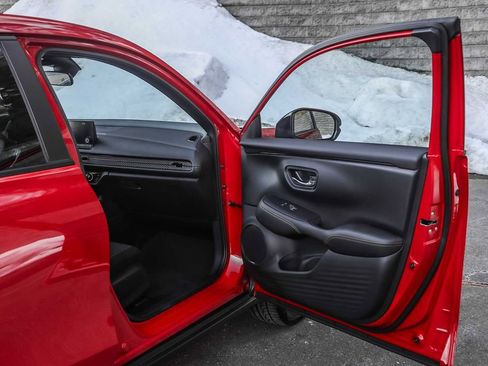 Used 2025 Honda HR-V Sport image 16