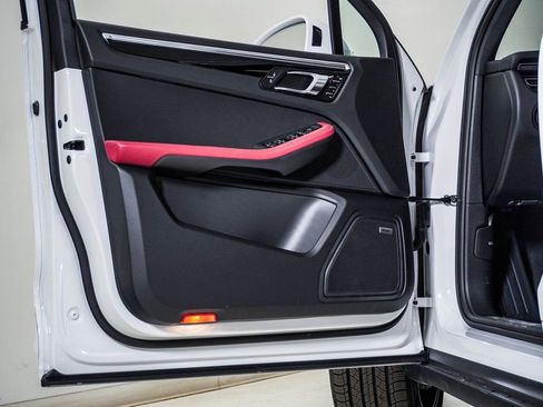 New 2026 Porsche Macan S image 25