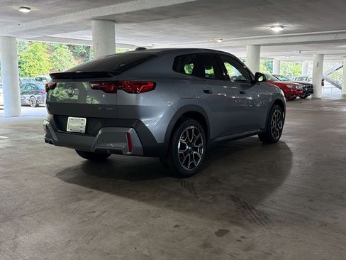 Certified 2025 BMW X2 xDrive28i w/ Premium Package AWD/4WD image 8