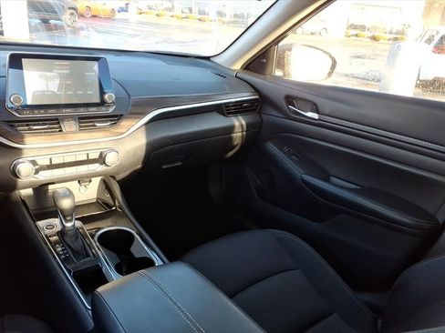 Used 2024 Nissan Altima 2.5 SV image 13