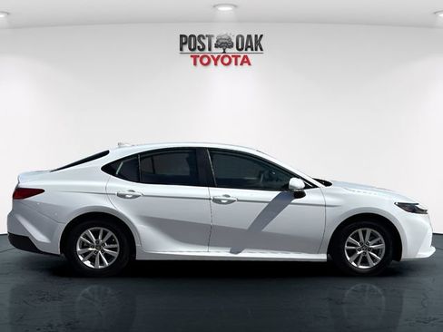 Used 2025 Toyota Camry LE image 8